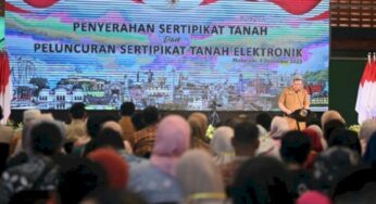 Sertifikat Elektronik Hak Tanah Mulai Dibagikan AHY untuk Para Eks Pengungsi Timor Timur